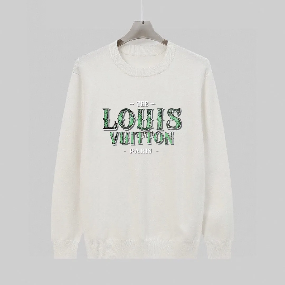 🅿️240 【LV Louis Vuitton】Autumn and winter classic round neck pullover sweater, in full condition! ! ! Wool blended fabric, the latest model in 2025, golden ratio! ! Slim-fitting soft gold, versatile and practical item, the combination and practicality are extremely powerful, simple and elegant, and classy! To create your own style, it is highly recommended to buy it in two colors. The standard slim fit tailoring process is suitable for both young and old men. It is knitted from wool and will not cause any discomfort! While keeping warm, it is stylish, textured and wearable, and the classic logo with contrasting colors on the chest feels in place! ! Recommended for regular customers! ! Size M-3XL (maximum wear: 190 pounds)